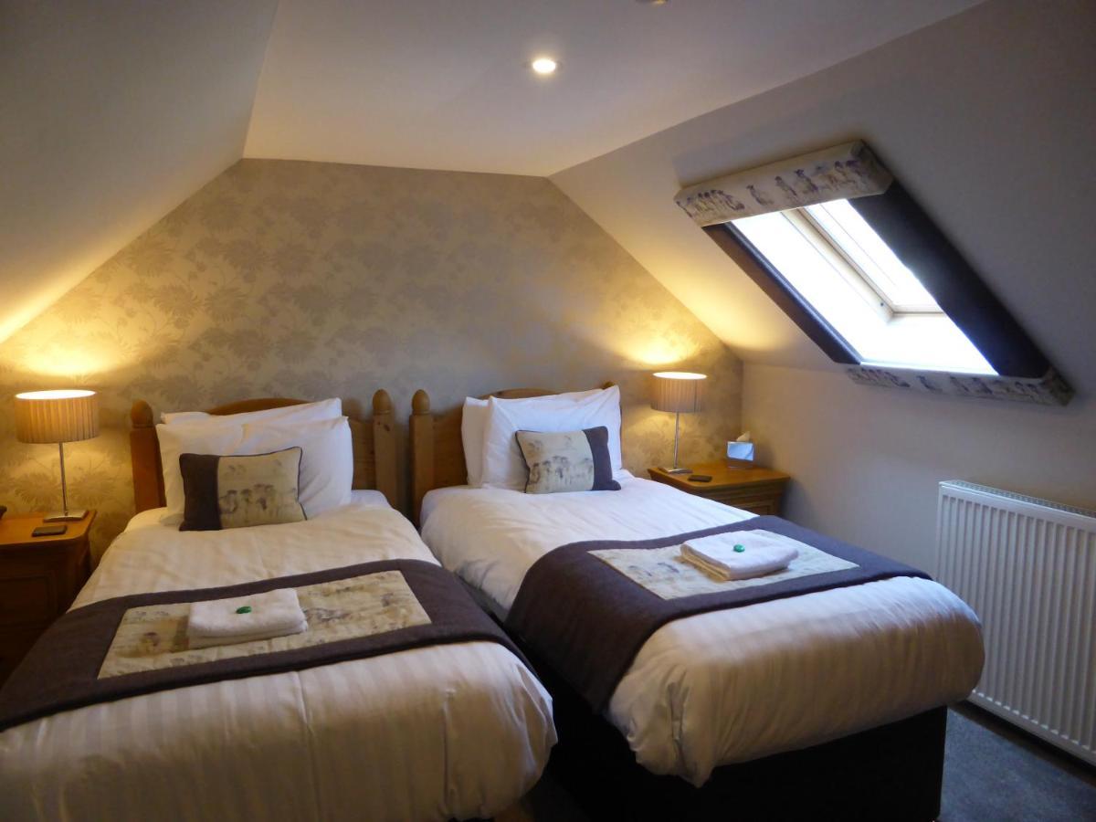 Glen Clova Hotel & Luxury Lodges Millton of Clova Esterno foto