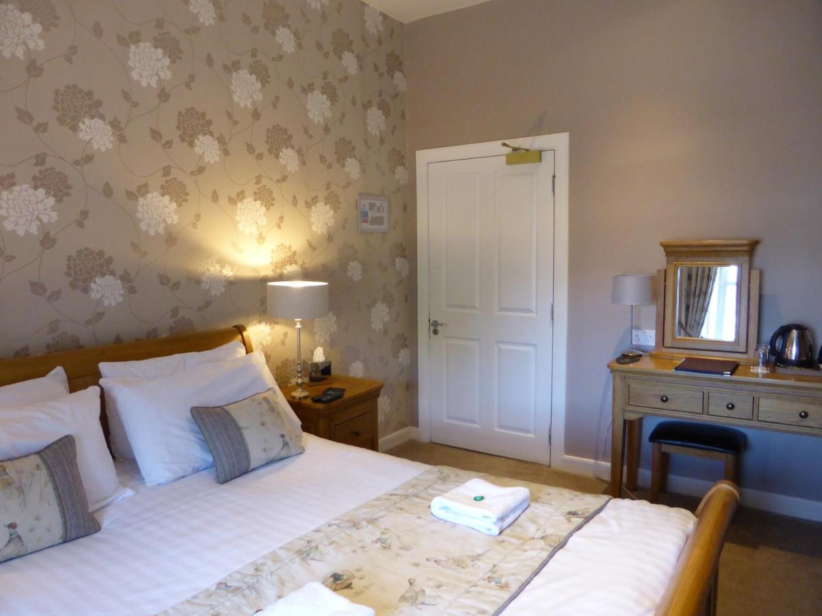 Glen Clova Hotel & Luxury Lodges Millton of Clova Esterno foto