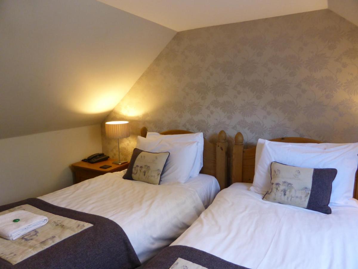 Glen Clova Hotel & Luxury Lodges Millton of Clova Esterno foto