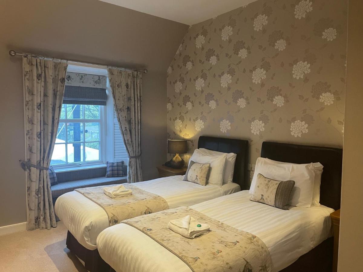Glen Clova Hotel & Luxury Lodges Millton of Clova Esterno foto