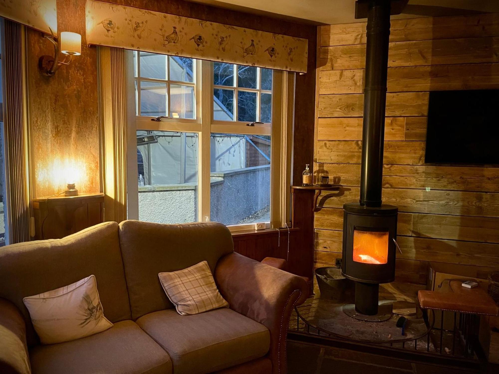 Glen Clova Hotel & Luxury Lodges Millton of Clova Esterno foto