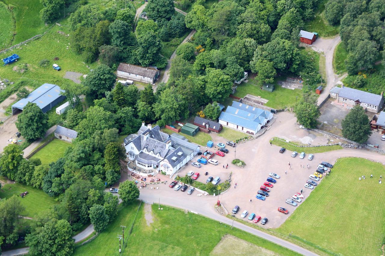 Glen Clova Hotel & Luxury Lodges Millton of Clova Esterno foto