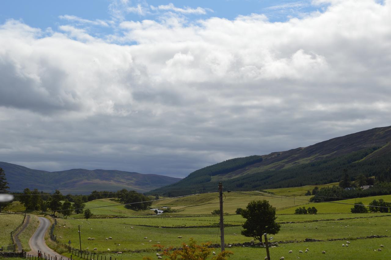 Glen Clova Hotel & Luxury Lodges Millton of Clova Esterno foto