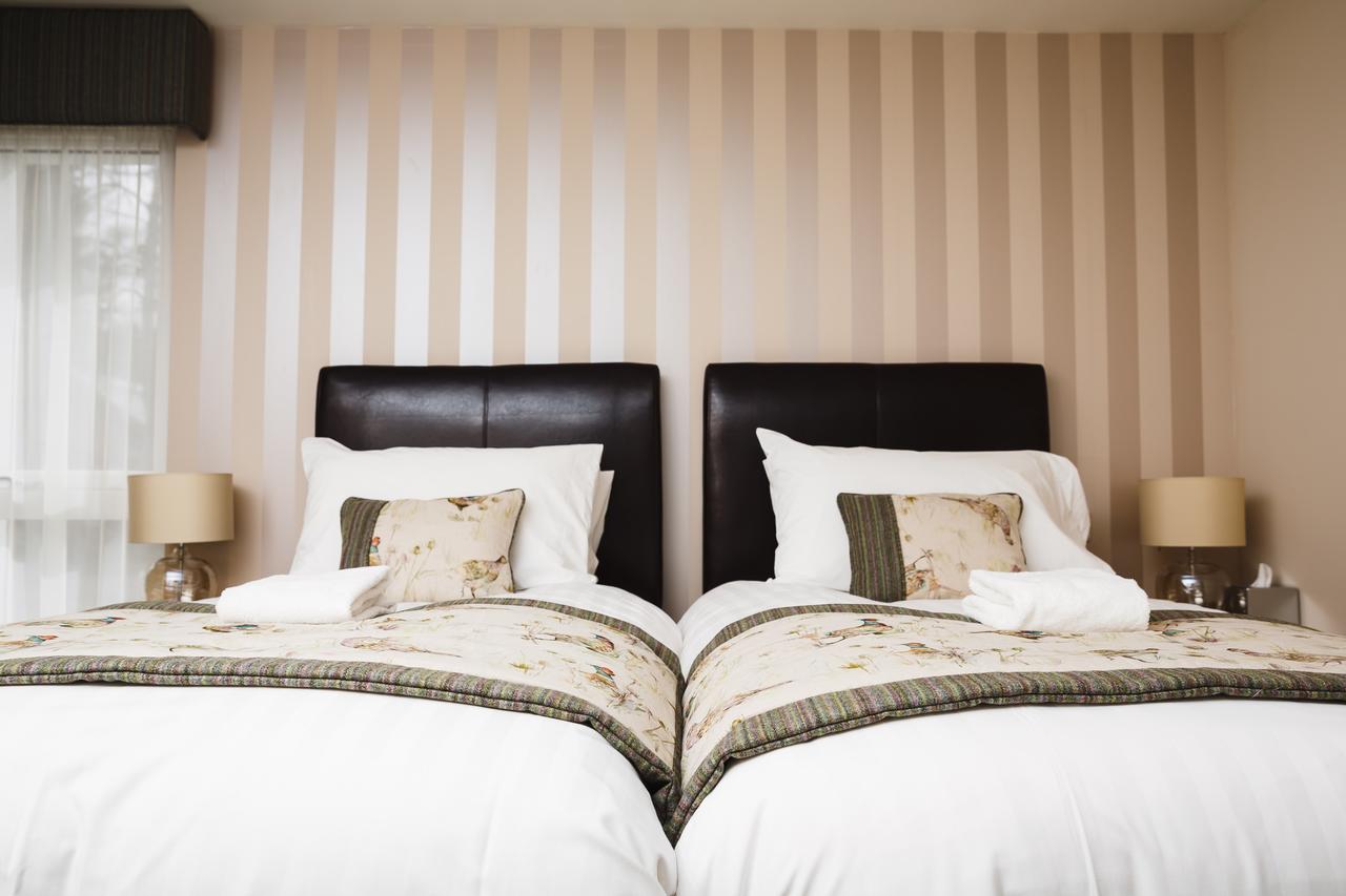 Glen Clova Hotel & Luxury Lodges Millton of Clova Esterno foto