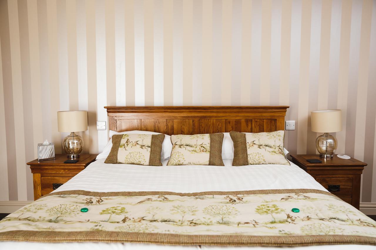 Glen Clova Hotel & Luxury Lodges Millton of Clova Esterno foto