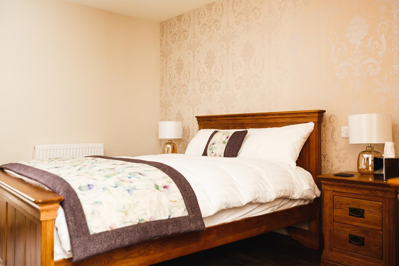 Glen Clova Hotel & Luxury Lodges Millton of Clova Esterno foto