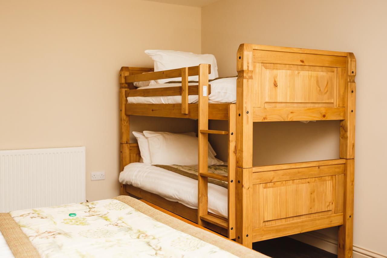 Glen Clova Hotel & Luxury Lodges Millton of Clova Esterno foto